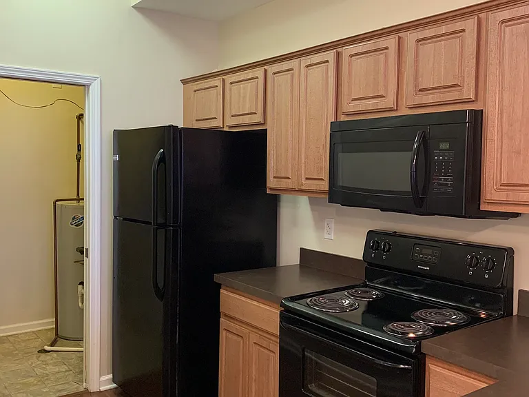 Big Red Apartments — Photo 16