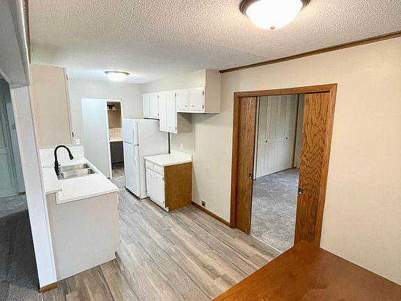 5th image of 3076 Lexington Ave N APT C2