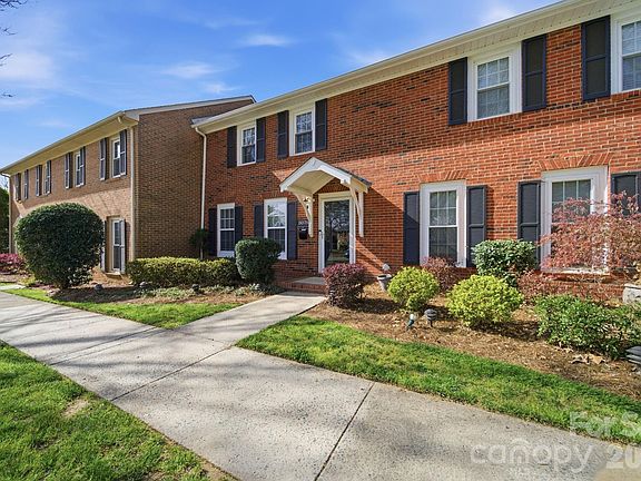 3rd image of 8078 Knights Bridge Rd