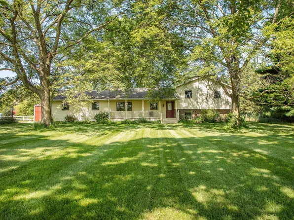 2716 Easton Ave, Waverly, IA 50677