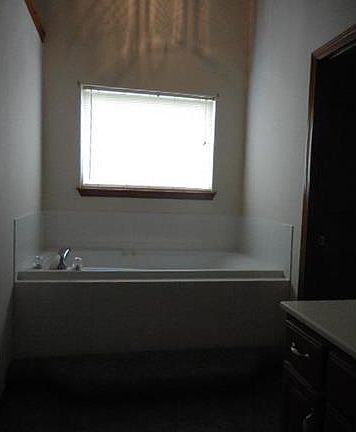 3rd image of 4005 Garland Ave