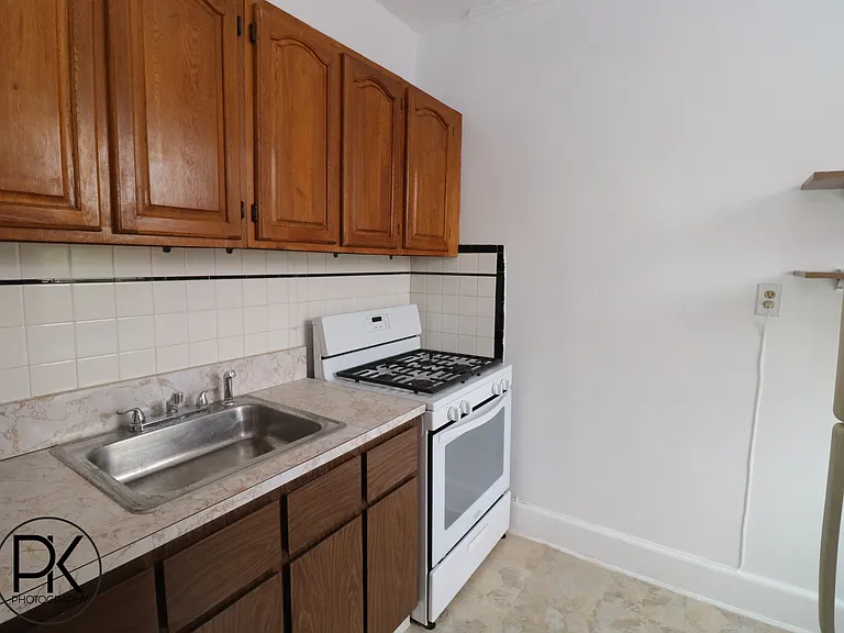 597 Leonard St #3R — Photo 6