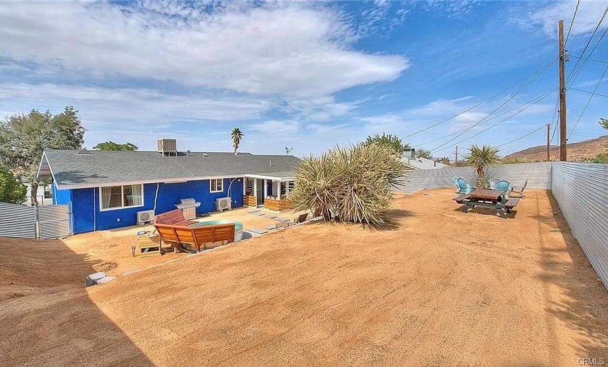 Building Photo - 61627 El Cajon Dr