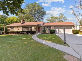 11812 W Homewood Ave, Wauwatosa, WI 53226