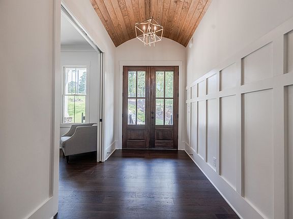 5th image of 1041 Club Drive Cir