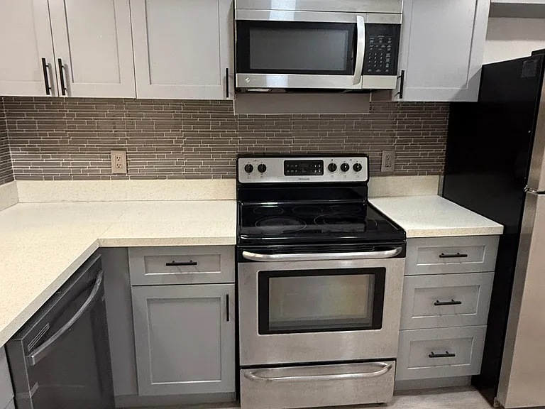 715 SW 148th Ave #610 — Photo 8