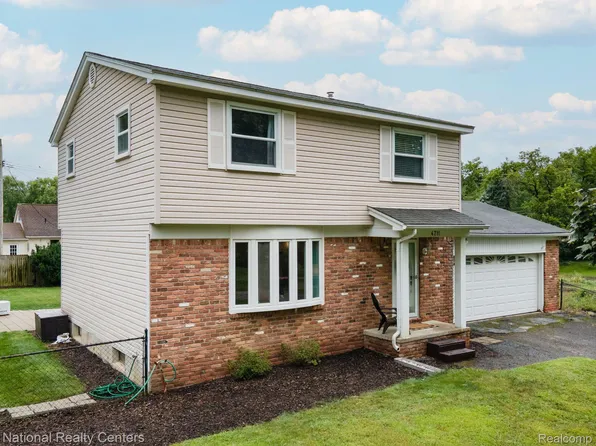 4711 Meadowbrook Ave, Clarkston, MI 48348