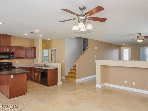 5th image of 10455 Wellington Manor Ave
