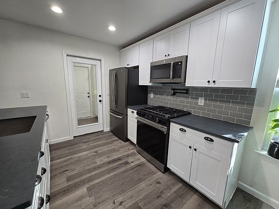4th image of 310 Meadowcreek Cir