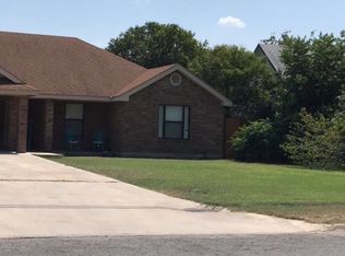 113 E Oppenheimer St, Uvalde, TX 78801