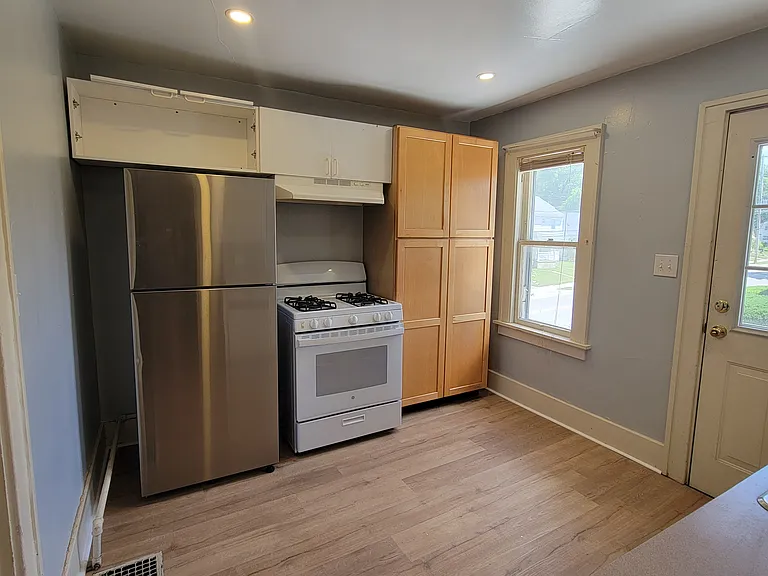 1166 Hall St SE — Photo 1