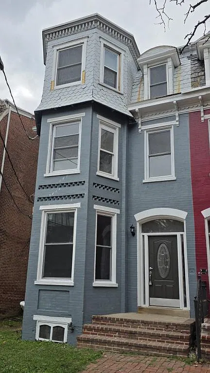 1005 N Madison St — Photo 1