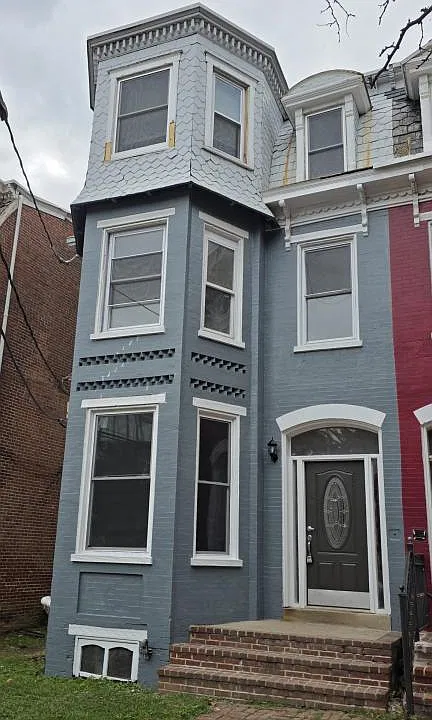 1005 N Madison St