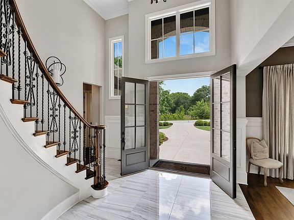 3rd image of 204 Tugaloo Ct