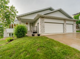 522 Sudbury Ave, Bismarck, ND 58503