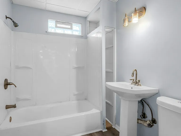 11215 Whitmore Ave #B — Photo 15