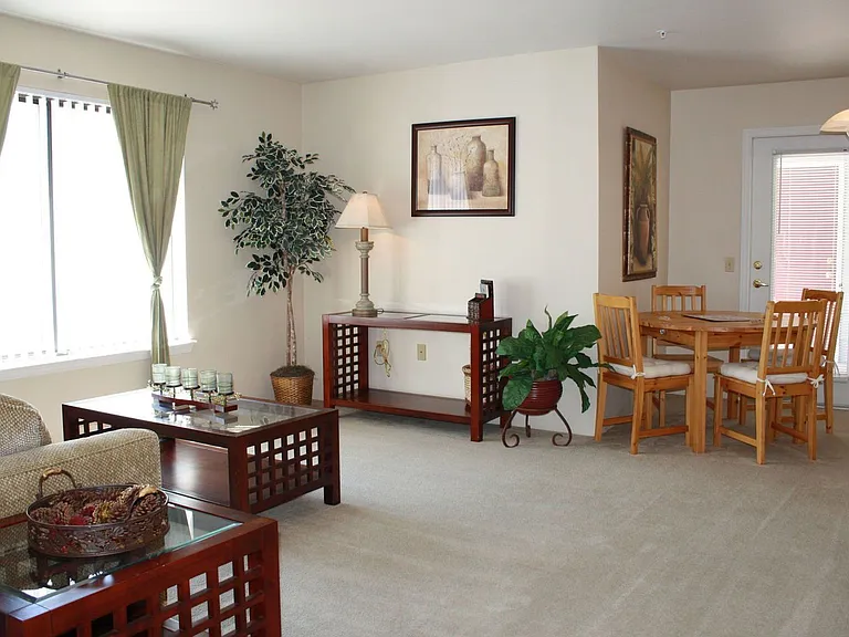 Constitution Square Apartments — Photo 8