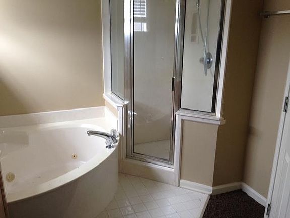 4th image of 8659 Pantherburn Cir N