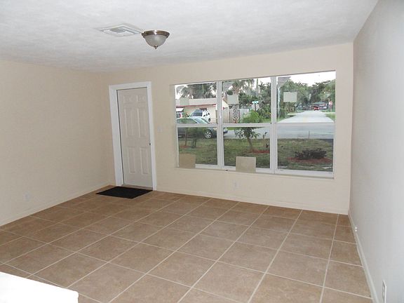 3rd image of 1513 NE 30th St