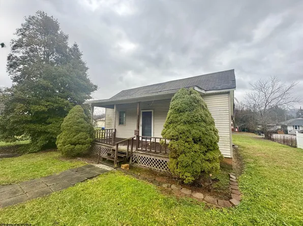 909 Clark St, Shinnston, WV 26431