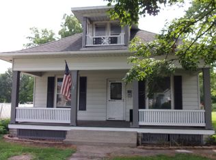 352 S Main St, Wrights, IL 62092