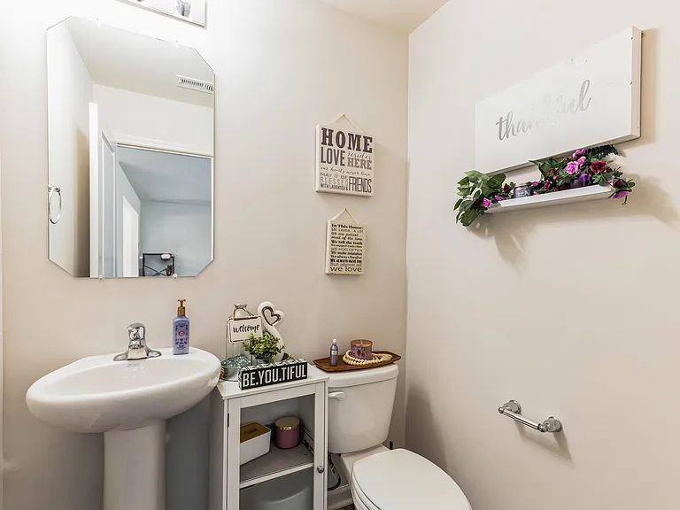 1253 Manor Dr — Photo 5
