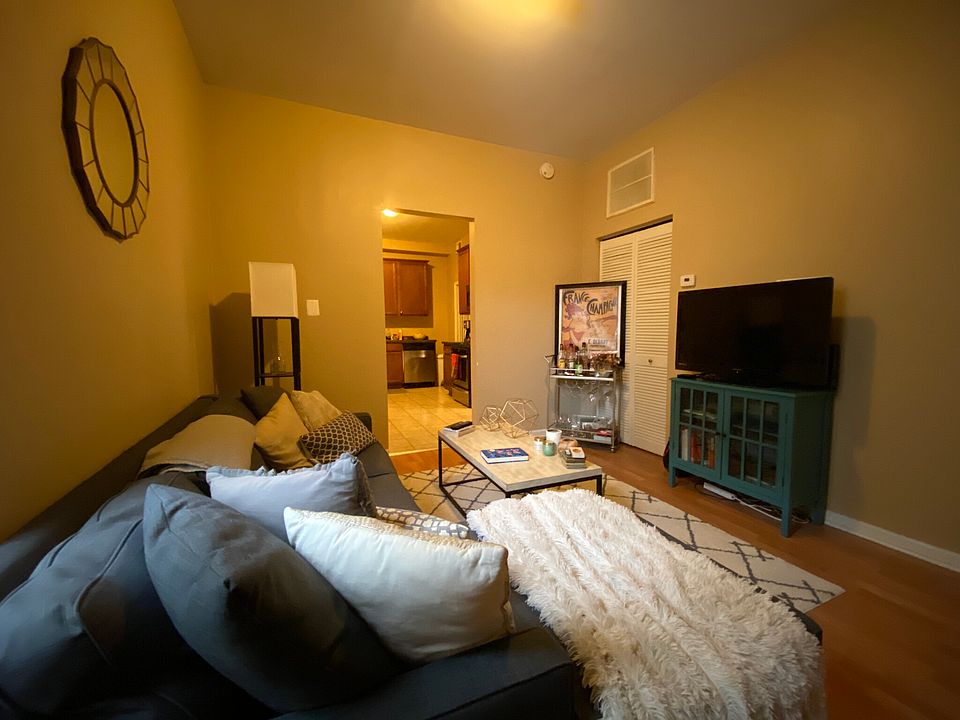1st image of 2039 N Honore St APT 1R