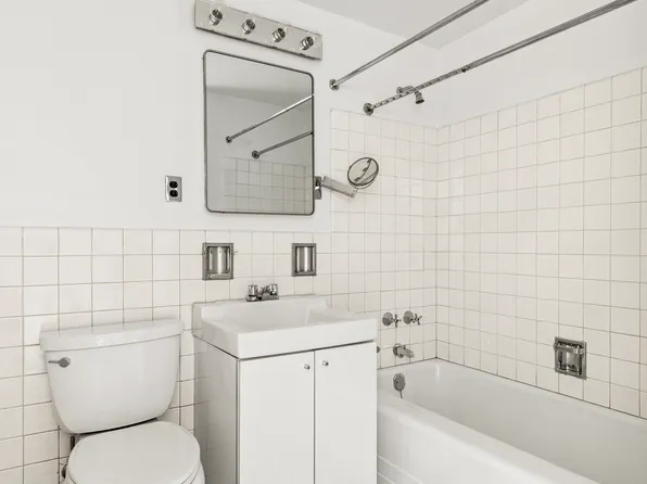 165 East 72nd Street image 8 of 11