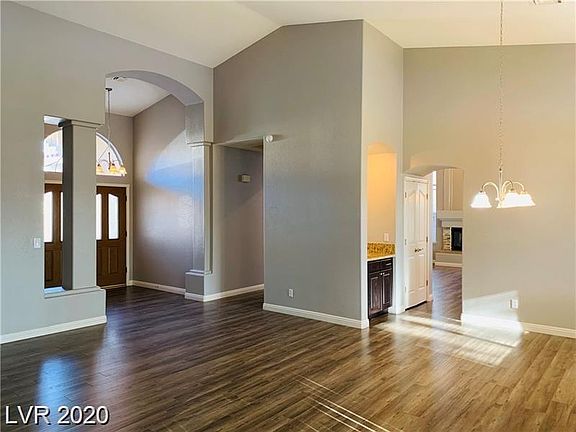 5th image of 1408 Castle Crest Dr