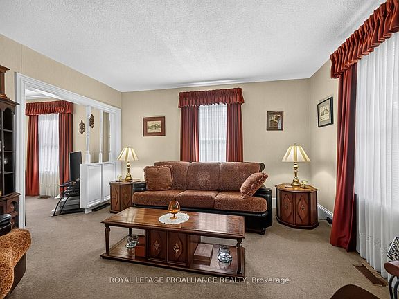 5th image of 529 Dibble St W