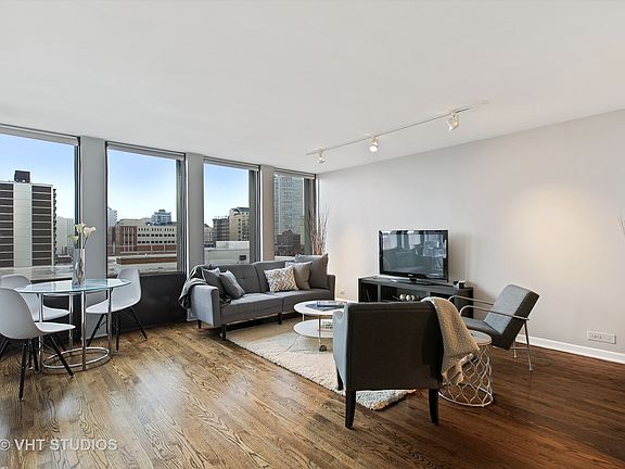 3rd image of 444 W Fullerton Pkwy APT 801