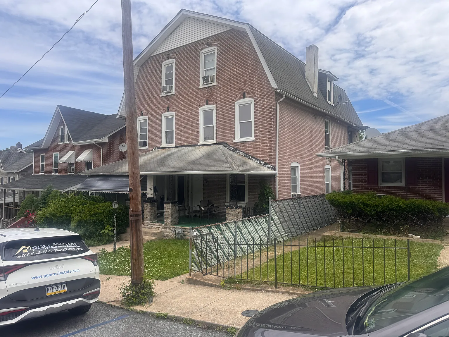 137 Chester Ave — Photo 2