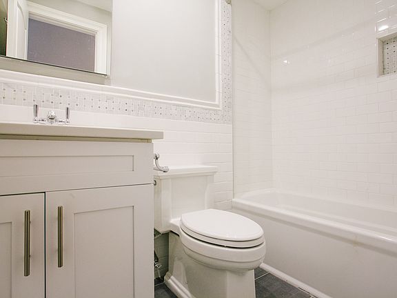 5th image of 251 Irving Ave APT 3R