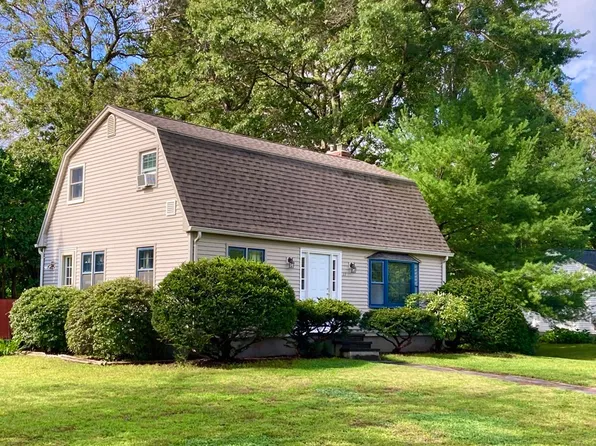 11 Lawson Dr, Easthampton, MA 01027