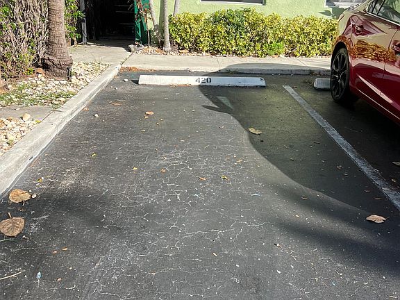 4th image of 323 Almeria Rd #103