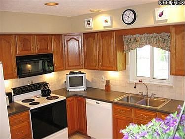 3rd image of 25121 Randall Dr