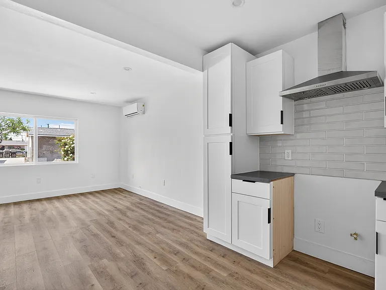 6858 Ira Ave — Photo 10