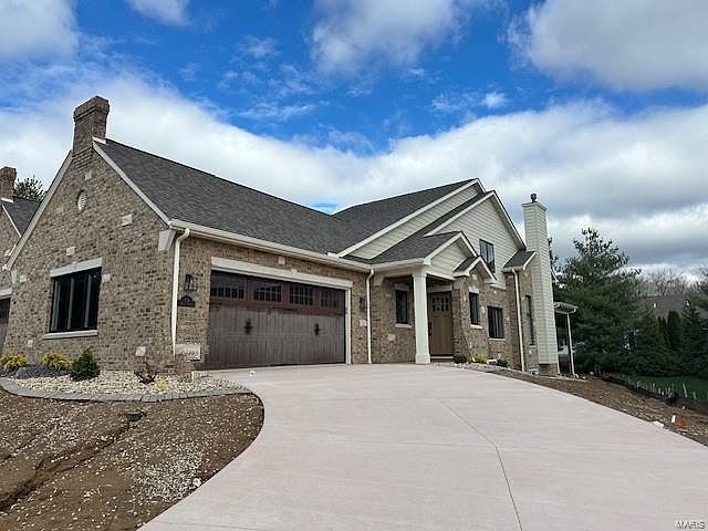 2nd image of 5 Villa Ct #B