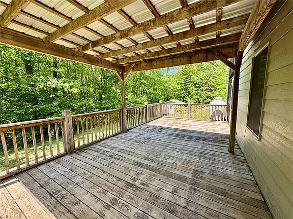 5th image of 417 White Pines Country Club Rd