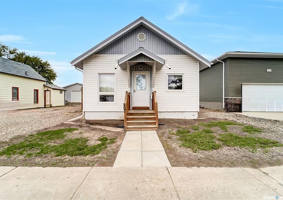 1st image of 207 5th AVENUE E