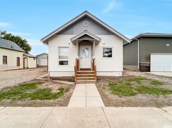 207 5th AVENUE E, Biggar, SK S0K 0M0