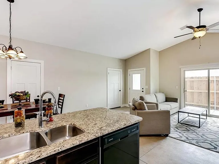 6429 S Vassar Ave — Photo 9