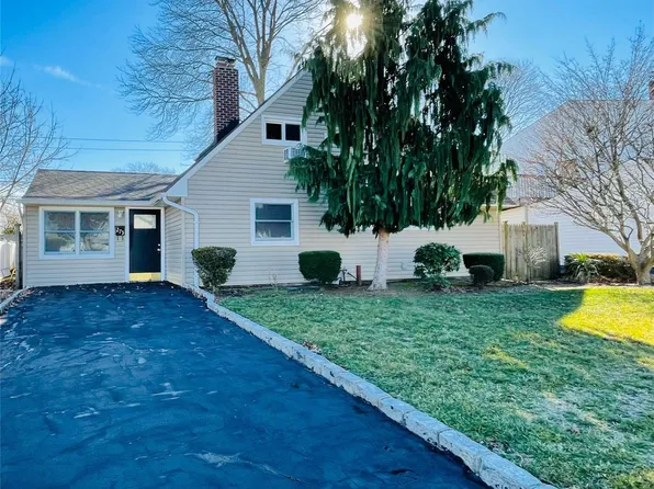 273 Elm Drive S, Levittown, NY 11756