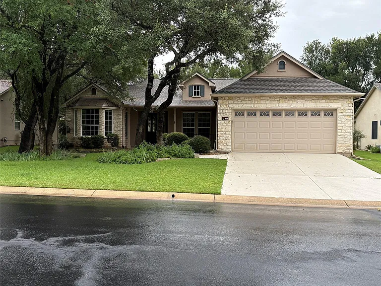 109 Saddle Trl — Photo 1