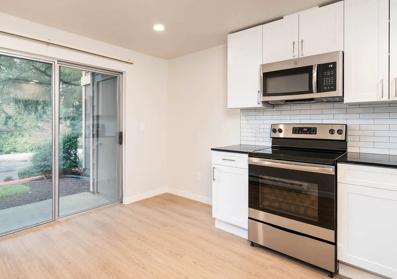 Redmond Court — Photo 3