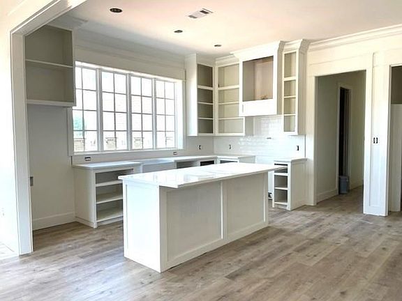 4th image of 217 Marilyn Ln