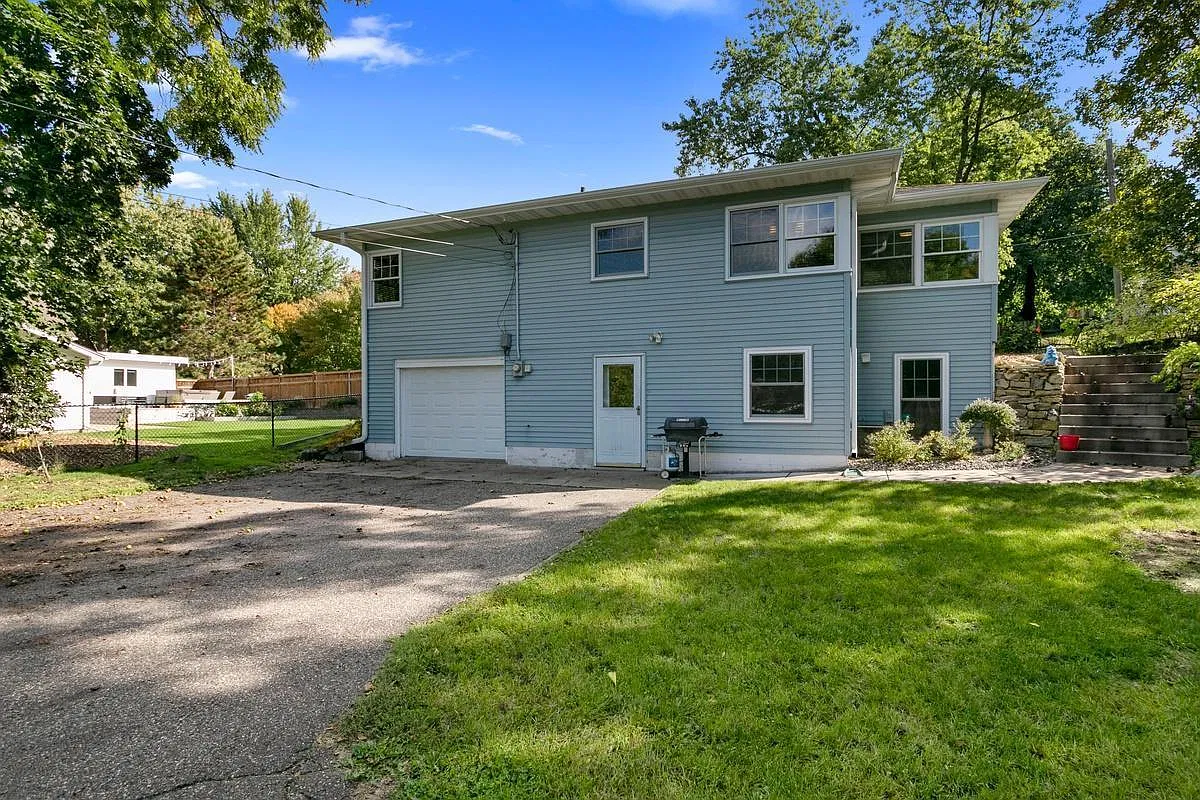 2 bed, 1.5 bath, 1365 sqft, $1,675 — Photo 2