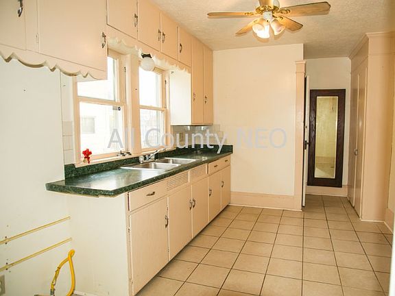 3rd image of 186 N Arlington St