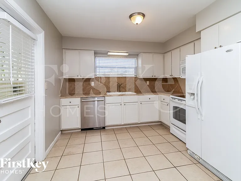 802 Morocco Ave — Photo 8