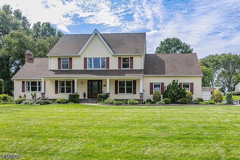 1st image of 9 Summershade Ln